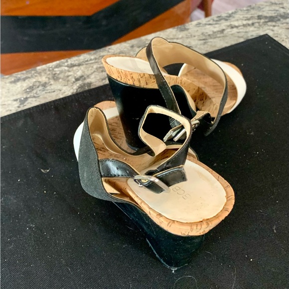 BCBG generation black and creamy white! Cork is for more than wine! 8.5/9sandals - Picture 4 of 4